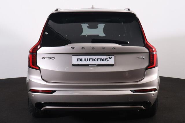 Volvo XC90 T8 Recharge AWD Ultra Dark - Luchtvering - Panorama/schuifdak - IntelliSafe Assist & Surround - 360º Camera - Bowers & Wilkins audio - Verwarmde voorstoelen, stuur & achterbank - Parkeersensoren voor & achter - Elektr. bedienb. voorstoelen met geheugen - 