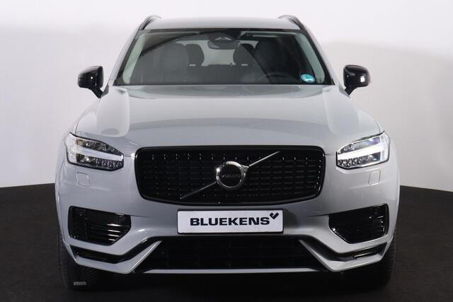 Volvo XC90 T8 Recharge AWD Plus Dark - IntelliSafe Assist & Surround - Harman/Kardon audio - Adaptieve LED koplampen - Parkeercamera achter - Verwarmde voorstoelen, stuur & achterbank - Parkeersensoren voor & achter - Elektr. bedienb. voorstoelen met geheugen - Draa