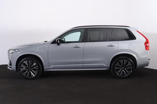 Volvo XC90 T8 Recharge AWD Plus Dark - IntelliSafe Assist & Surround - Harman/Kardon audio - Adaptieve LED koplampen - Parkeercamera achter - Verwarmde voorstoelen, stuur & achterbank - Parkeersensoren voor & achter - Elektr. bedienb. voorstoelen met geheugen - Draa