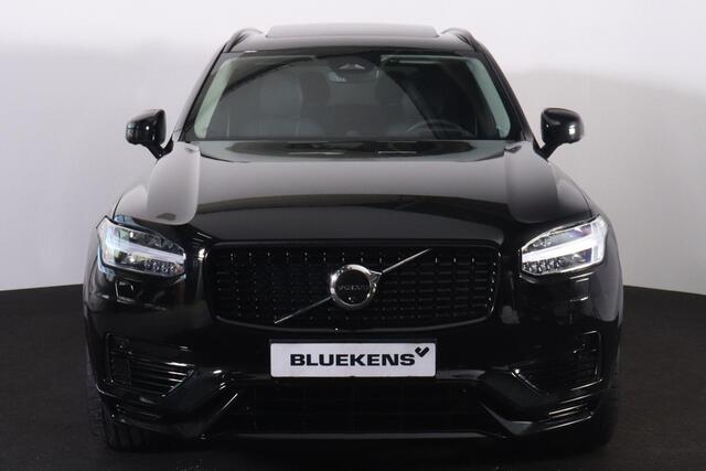 Volvo XC90 T8 Recharge AWD Ultra Dark - Luchtvering - Panorama/schuifdak - IntelliSafe Assist & Surround - 360º Camera - Bowers & Wilkins audio - Adaptieve LED koplampen - Verwarmde voorstoelen, stuur & achterbank - Parkeersensoren voor & achter - Elektr. bedienb. v