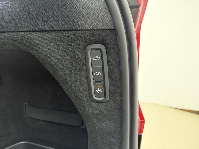 Volvo XC90 T8 455pk AWD Ultimate Dark / Luchtvering / Bowers en Wilkins audio / Contourstoelen / BLIS / Camera rondom / Trekhaak /