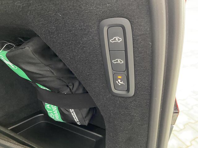 Volvo XC90 2.0 T8 Plug-in hybrid AWD Ultra Dark Luchtvering|B&W|Pano|