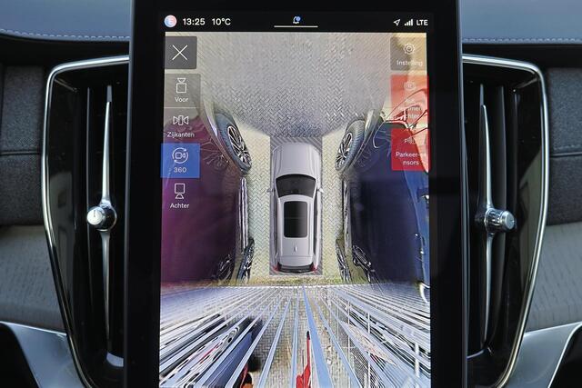 Volvo XC90 T8 Recharge AWD Ultra Dark - Luchtvering - Panorama/schuifdak - IntelliSafe Assist & Surround - 360º Camera - Bowers & Wilkins audio - Verwarmde voorstoelen, stuur & achterbank - Parkeersensoren voor & achter - Elektr. bedienb. voorstoelen met geheugen - 