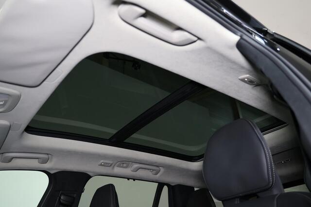 Volvo XC90 T8 Recharge AWD Ultra Dark - Luchtvering - Panorama/schuifdak - IntelliSafe Assist & Surround - 360º Camera - Bowers & Wilkins audio - Verwarmde voorstoelen, stuur & achterbank - Parkeersensoren voor & achter - Elektr. bedienb. voorstoelen met geheugen - 