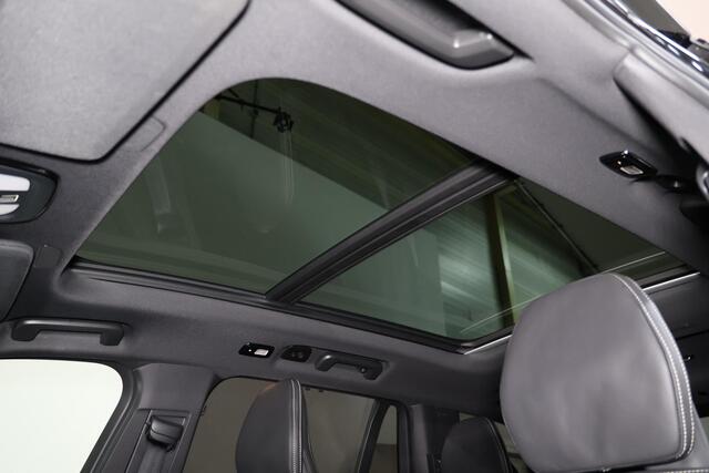 Volvo XC90 T8 Recharge AWD Ultra Dark - Luchtvering - Panorama/schuifdak - IntelliSafe Assist & Surround - 360º Camera - Bowers & Wilkins audio - Adaptieve LED koplampen - Verwarmde voorstoelen, stuur & achterbank - Parkeersensoren voor & achter - Elektr. bedienb. v