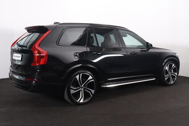 Volvo XC90 T8 Recharge AWD Ultra Dark - Luchtvering - Panorama/schuifdak - IntelliSafe Assist & Surround - 360º Camera - Adaptieve LED koplampen - Verwarmde voorstoelen, stuur & achterbank - Parkeersensoren voor & achter - Elektr. bedienb. voorstoelen met geheugen -