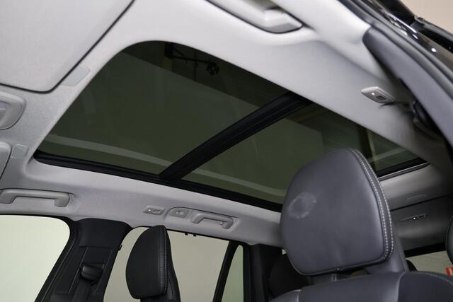 Volvo XC90 T8 Recharge AWD Ultra Dark - Luchtvering - Panorama/schuifdak - IntelliSafe Assist & Surround - 360º Camera - Adaptieve LED koplampen - Verwarmde voorstoelen, stuur & achterbank - Parkeersensoren voor & achter - Elektr. bedienb. voorstoelen met geheugen -