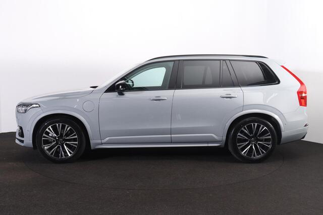 Volvo XC90 T8 Recharge AWD Ultra Dark - Luchtvering - Panorama/schuifdak - IntelliSafe Assist & Surround - 360º Camera - Harman/Kardon audio - Adaptieve LED koplampen - Verwarmde voorstoelen, stuur & achterbank - Parkeersensoren voor & achter - Elektr. bedienb. voor