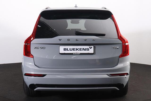 Volvo XC90 T8 Recharge AWD Ultra Dark - Luchtvering - Panorama/schuifdak - IntelliSafe Assist & Surround - 360º Camera - Harman/Kardon audio - Adaptieve LED koplampen - Verwarmde voorstoelen, stuur & achterbank - Parkeersensoren voor & achter - Elektr. bedienb. voor