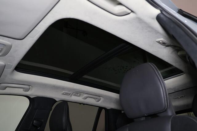 Volvo XC90 T8 Recharge AWD Ultra Dark - Luchtvering - Panorama/schuifdak - IntelliSafe Assist & Surround - 360º Camera - Harman/Kardon audio - Adaptieve LED koplampen - Verwarmde voorstoelen, stuur & achterbank - Parkeersensoren voor & achter - Elektr. bedienb. voor