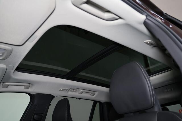 Volvo XC90 T8 Recharge AWD Ultra Dark - Luchtvering - Panorama/schuifdak - IntelliSafe Assist & Surround - 360º Camera - Bowers & Wilkins audio - Verwarmde voorstoelen, stuur & achterbank - Parkeersensoren voor & achter - Elektr. bedienb. voorstoelen met geheugen - 