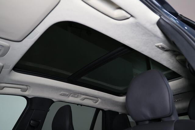 Volvo XC90 T8 Recharge AWD Ultra Dark - Panorama/schuifdak - IntelliSafe Assist & Surround - 360º Camera - Harman/Kardon audio - Adaptieve LED koplampen - Verwarmde voorstoelen, stuur & achterbank - Parkeersensoren voor & achter - Elektr. bedienb. voorstoelen met ge