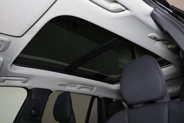 Volvo XC90 T8 Recharge AWD Plus Dark - Panorama/schuifdak - IntelliSafe Assist & Surround - 360º Camera - Harman/Kardon audio - Adaptieve LED koplampen - Verwarmde voorstoelen, stuur & achterbank - Parkeersensoren voor & achter - Elektr. bedienb. voorstoelen met geh