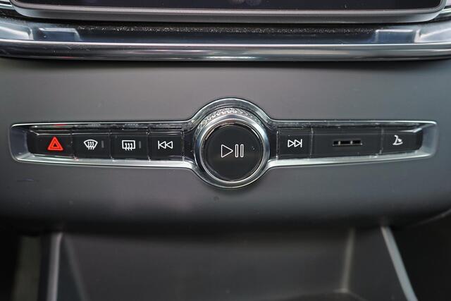 Volvo XC90 T8 Recharge AWD Plus Dark - Panorama/schuifdak - IntelliSafe Assist & Surround - 360º Camera - Harman/Kardon audio - Adaptieve LED koplampen - Verwarmde voorstoelen, stuur & achterbank - Parkeersensoren voor & achter - Elektr. bedienb. voorstoelen met geh