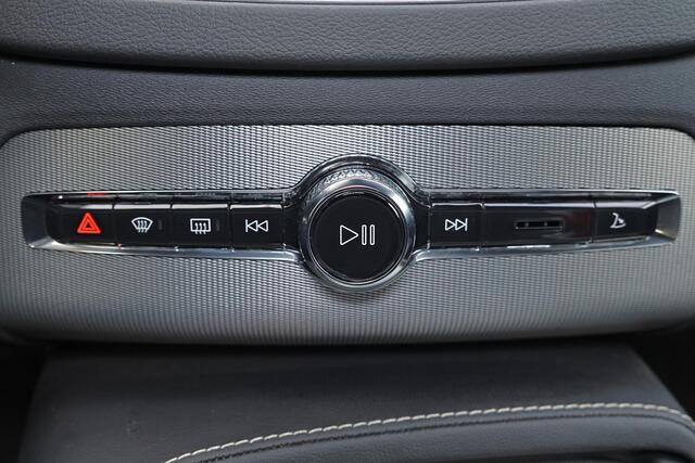 Volvo XC90 T8 Recharge AWD Plus Bright - Luchtvering - Panorama/schuifdak - IntelliSafe Assist & Surround - 360º Camera - Bowers & Wilkins audio - Adaptieve LED koplampen - Verwarmde voorstoelen, stuur & achterbank - Parkeersensoren voor & achter - Elektr. bedienb.