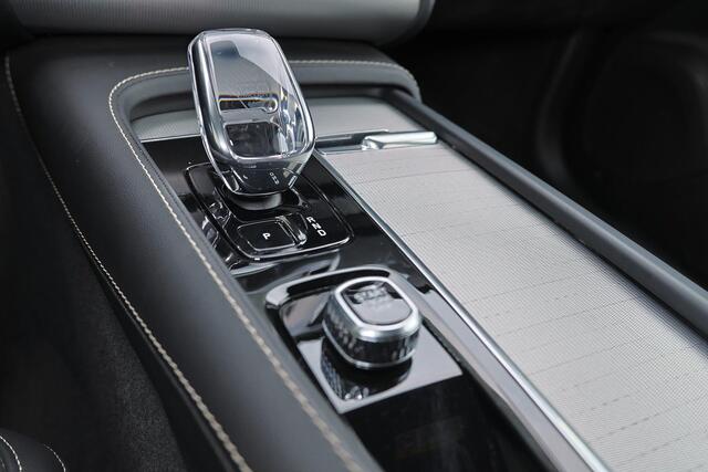 Volvo XC90 T8 Recharge AWD Plus Bright - Luchtvering - Panorama/schuifdak - IntelliSafe Assist & Surround - 360º Camera - Bowers & Wilkins audio - Adaptieve LED koplampen - Verwarmde voorstoelen, stuur & achterbank - Parkeersensoren voor & achter - Elektr. bedienb.