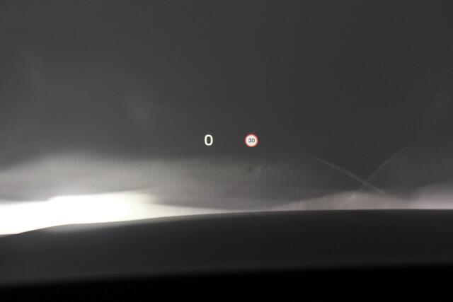 Volvo XC90 T8 Recharge AWD Ultimate Dark - LONG RANGE - Luchtvering - Panorama/schuifdak - IntelliSafe Assist & Surround - 360º Camera - Bowers & Wilkins audio - Adaptieve LED koplampen - Verwarmde voorstoelen, stuur & achterbank - Parkeersensoren voor & achter - El