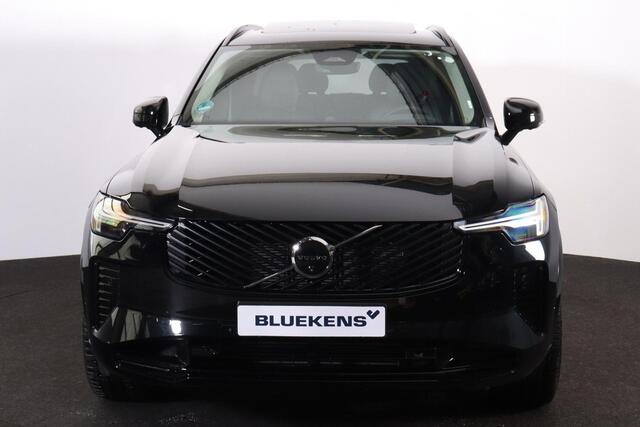 Volvo XC90 T8 Recharge AWD Ultra Dark - Luchtvering - Panorama/schuifdak - IntelliSafe Assist & Surround - 360º Camera - Bowers & Wilkins audio - Adaptieve LED koplampen - Verwarmde voorstoelen, stuur & achterbank - Parkeersensoren voor & achter - Elektr. bedienb. v