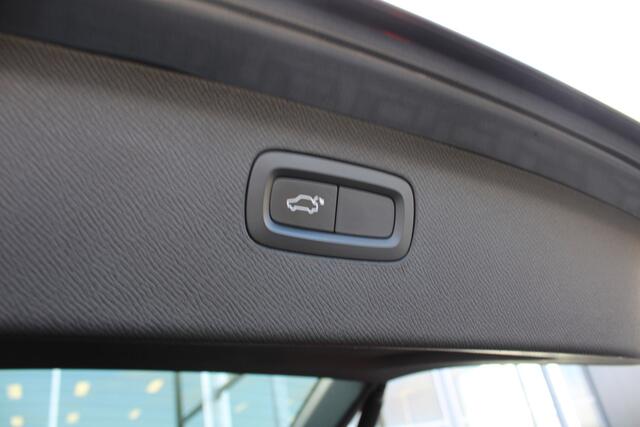 Volvo XC90 2.0 T8 Twin Engine AWD Momentum | Schuif/kantel dak| Achteruitrij Camera | Stoel/Stuur verwarming | 22' inch lichtmetaal |