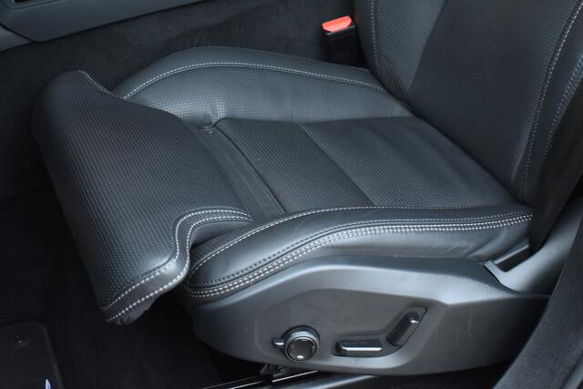 Volvo XC90 T8 455PK Plug-in hybrid AWD Ultra Dark | Luchtvering | Trekhaak | Massage |