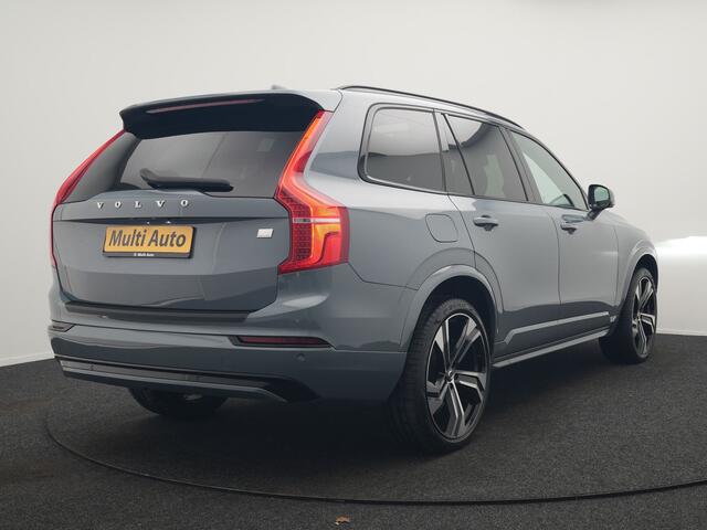 Volvo XC90 T8 Recharge AWD Plus Dark 7 Persoons LONG RANGE Plug In Hybrid 455pk Dealer O.H. PHEV | Trekhaak Af Fabriek | Panodak | Adaptive Cruise | Camera | Harman / Kardon | Lederen Sportstoelen Memory & Verwarmd | Google Assistent | Stuur Verwarmd | Keyless | Bli