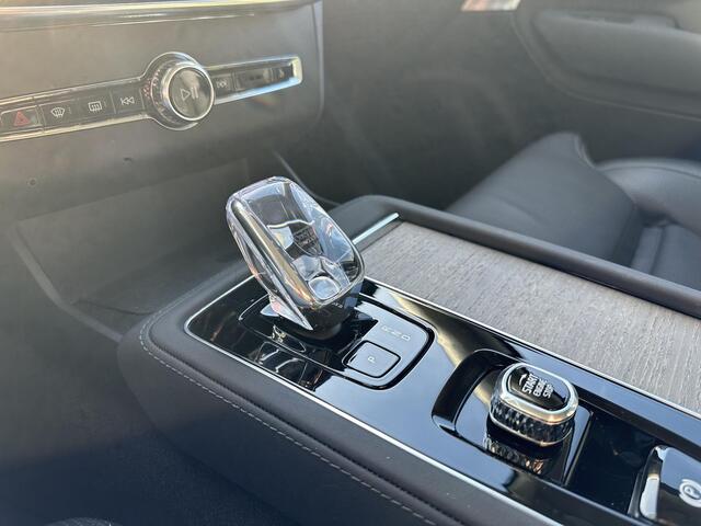 Volvo XC90 2.0 T8 Plug-in hybrid AWD Ultra Bright B&W|massage|pano|360