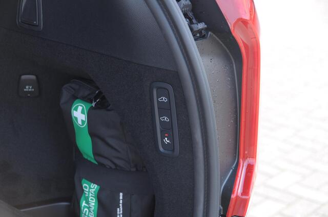 Volvo XC90 T8 455PK Recharge AWD Ultra Dark Long range / Luchtvering / Bowers & Wilkins/ Polestar Tuning / HEICO verlaging / Trekhaak / Head-up display / Stoelverwarming en ventilatie / Massagestoelen / Memory seats / Adaptive cruise control / 360 Camera /