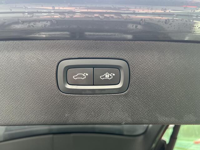 Volvo XC90 2.0 T8 Plug-in hybrid AWD Ultra Dark PHEV, Automaat, Luchtvering, Panoramadak, Bowers&Wilkins audio, 22 inch wielen, Trekhaak semi elektrisch inklapbaar, Gelaagde- en extra getinte zijruiten, Stoel- en stuurverwarming