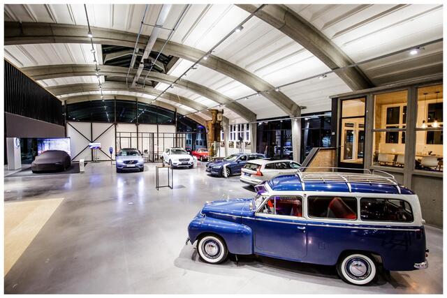 Volvo XC90 T8 Plug-in hybrid AWD Ultra Dark | Panoramadak | Verwarmbare voorstoelen, stuurwiel en achterbank | Head-up display | 360 graden camera | Premium audio by Harman Kardon | Keyless | 21 inch Lichtmetalen velgen