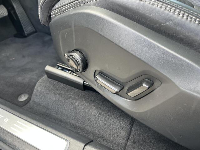 Volvo XC90 T8 Plug-in hybrid AWD Ultra Dark | Luchtvering | Trekhaak | Panoramadak | Massagestoelen |