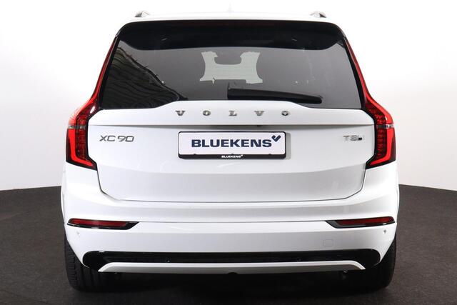 Volvo XC90 T8 Recharge AWD Ultra Dark - Luchtvering - Panorama/schuifdak - IntelliSafe Assist & Surround - 360º Camera - Bowers & Wilkins audio - Adaptieve LED koplampen - Verwarmde voorstoelen, stuur & achterbank - Parkeersensoren voor & achter - Elektr. bedienb. v