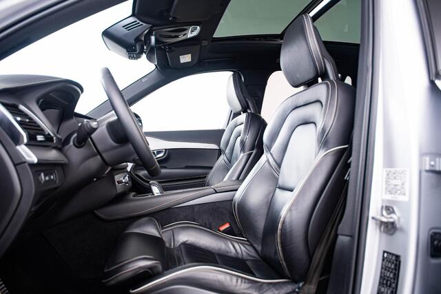 Volvo XC90 2.0 T8 Recharge AWD R-Design Panoramadak - Trekhaak - B&W - Luchtvering - Head up - achterbank verwarmd - Visual Park Assist - Parkeerverwarming met timer - Verwarmbaar stuurwiel -