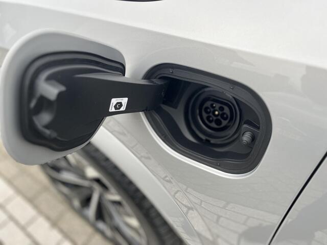 Volvo XC90 T8 Plug-in hybrid AWD Ultra Dark | Luchtvering | Trekhaak | Massagestoelen | Bowers & Wilkins |