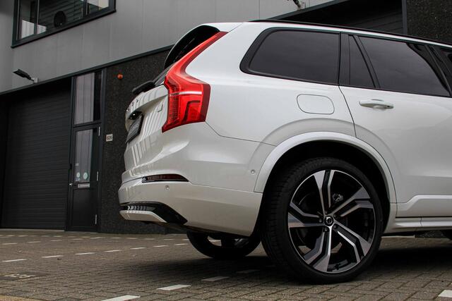Volvo XC90 2.0 T8 Recharge AWD Ultra Dark | Vol in de opties | Panorama dak | Bowers & Wilkins | Nappa leder | Elektrische trekhaak | 22' velgen | Nieuwstaat.
