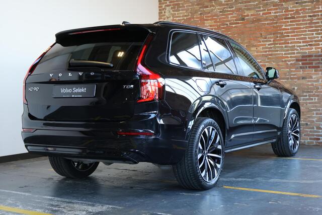 Volvo XC90 T8 Plug-in hybrid AWD Ultra Dark | Panoramadak | Luchtvering | Head-up display | 360 graden camera | Verwarmbare voorstoelen+achterbank+stuurwiel | Premium audio by Bowers&Wilkins | 7 zits | 21 inch Lichtmetalen velgen |