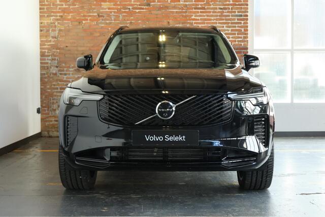 Volvo XC90 T8 Plug-in hybrid AWD Ultra Dark | Panoramadak | Luchtvering | Head-up display | 360 graden camera | Verwarmbare voorstoelen+achterbank+stuurwiel | Premium audio by Bowers&Wilkins | 7 zits | 21 inch Lichtmetalen velgen |