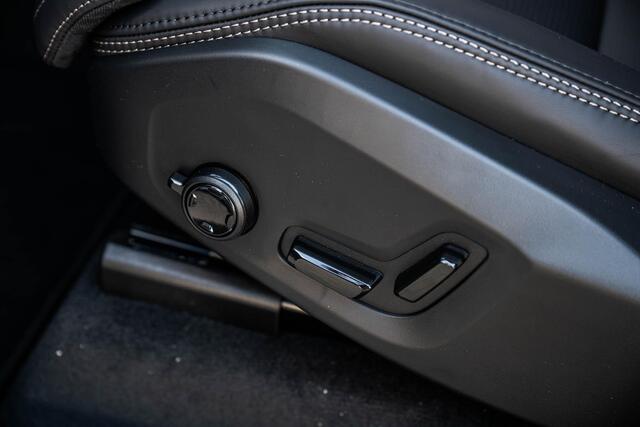 Volvo XC90 2.0 T8 Plug-in hybrid AWD Ultra Black Ed. Exec. Executive | Luchtvering | Gelaagd Glas | Bowers & Wilkins | Massage & Ventilatie Stoelen | Panoramadak |