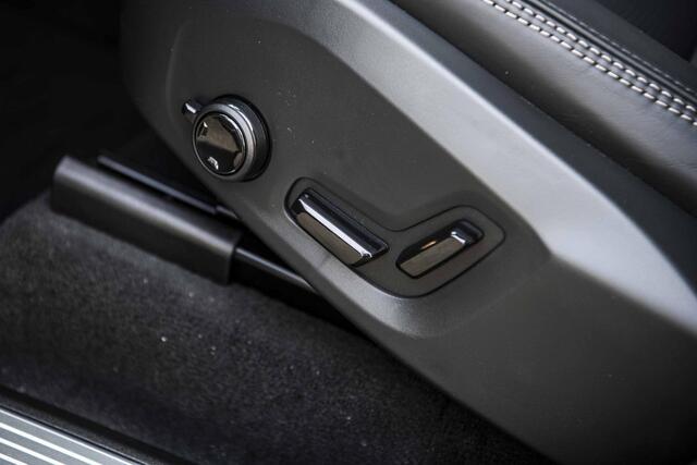 Volvo XC90 T8 Plug-in hybrid AWD Ultra Black Ed. Exec. | Google | Long Range | Ventilatie Voorstoelen | Bowers & Wilkins Audio | Luchtvering | Head-Up Display | Stoel-/Stuurverwarming | Adaptieve Cruise Control | 360 Camera | Massage | Gelamineerde Zijruiten Rondom