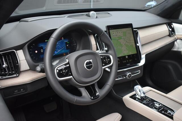 Volvo XC90 T8 Plug-in hybrid AWD Ultra Executive Edition | Panoramadak | Trekhaak | Luchtvering | Verwarmbare voorstoelen met massagefunctie en ventilatie | Premium audio by Bowers & Wilkins | Head-up display | 360 graden camera |
