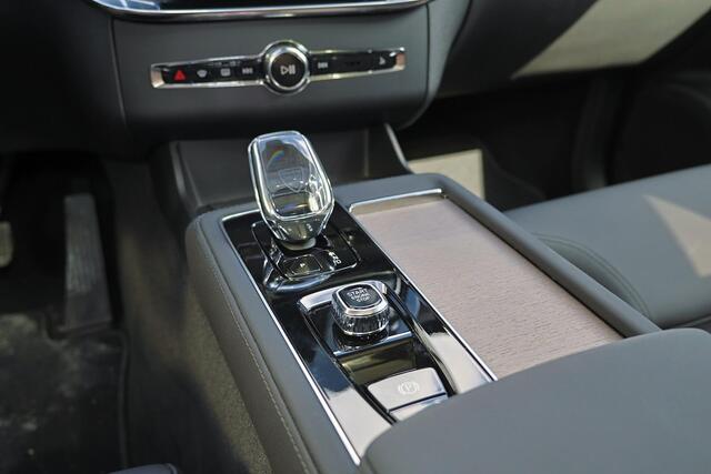 Volvo XC90 T8 Recharge AWD Plus Bright - Panorama/schuifdak - IntelliSafe Assist & Surround - 360º Camera - Harman Kardon audio - Verwarmde voorstoelen, stuur & achterbank - Parkeersensoren voor & achter - Elektr. bedienb. voorstoelen met geheugen - Head up display