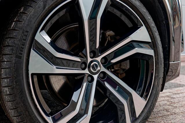 Volvo XC90 2.0 T8 Recharge AWD Ultimate Dark Longrange, Panoramadak, 22" LM velgen, Trekhaak, H/K geluidsinstallatie, enz