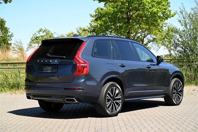 Volvo XC90 2.0 T8 Recharge AWD R-DESIGN / PANO / LEDER / MEMORY / TREKHAAK / LED / DENIM BLUE / ULTIMATE DARK / 20"