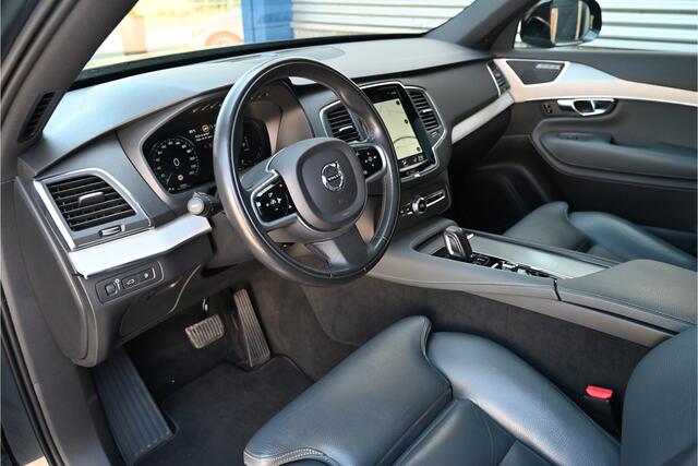Volvo XC90 2.0 T8 Recharge AWD R-DESIGN / PANO / LEDER / MEMORY / TREKHAAK / LED / DENIM BLUE / ULTIMATE DARK / 20"