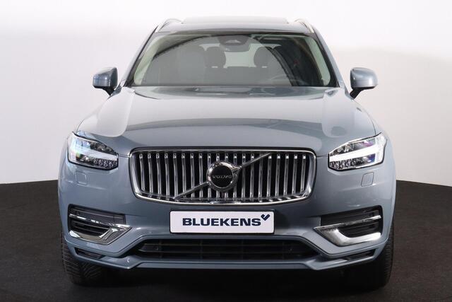 Volvo XC90 T8 Recharge AWD Ultimate Bright - Panorama/schuifdak - IntelliSafe Assist & Surround - Harman/Kardon audio - Adaptieve LED koplampen - Parkeercamera achter - Verwarmde voorstoelen, stuur & achterbank - Parkeersensoren voor & achter - Elektr. bedienb. voor