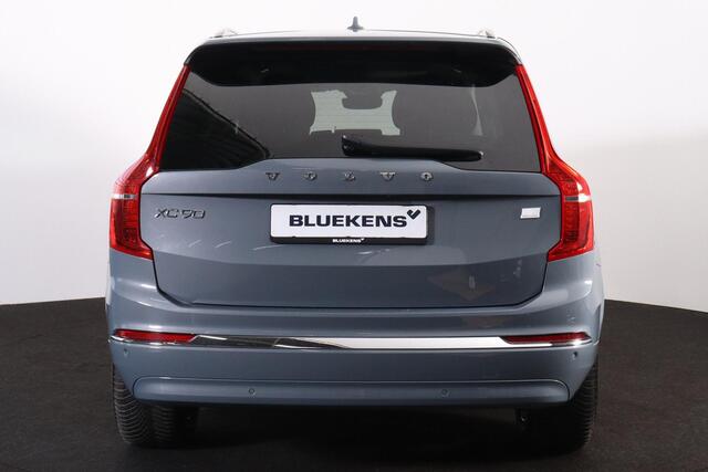 Volvo XC90 T8 Recharge AWD Ultimate Bright - Panorama/schuifdak - IntelliSafe Assist & Surround - Harman/Kardon audio - Adaptieve LED koplampen - Parkeercamera achter - Verwarmde voorstoelen, stuur & achterbank - Parkeersensoren voor & achter - Elektr. bedienb. voor