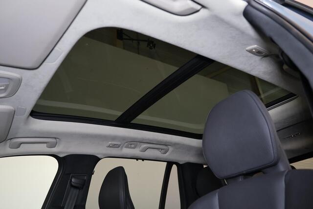 Volvo XC90 T8 Recharge AWD Ultimate Bright - Panorama/schuifdak - IntelliSafe Assist & Surround - Harman/Kardon audio - Adaptieve LED koplampen - Parkeercamera achter - Verwarmde voorstoelen, stuur & achterbank - Parkeersensoren voor & achter - Elektr. bedienb. voor