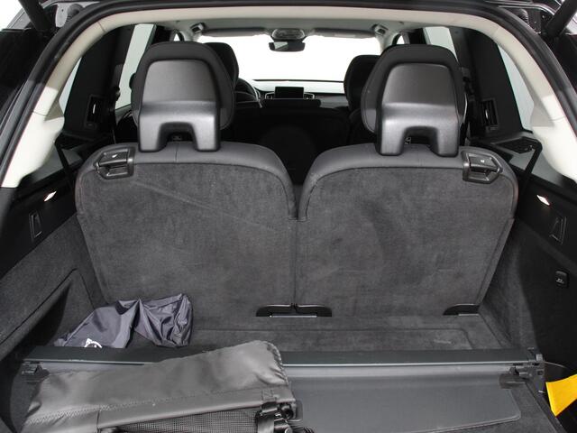 Volvo XC90 2.0 T8 Plug-in hybrid AWD Plus Dark 7 persoons Navigatie Apple Carplay/Android Auto 360 Camera Parkeersensoren Adaptive Cruise Control Full LED Stoel- en stuurverwarming Memory stoelen Climate Control Lichtmetalen velgen