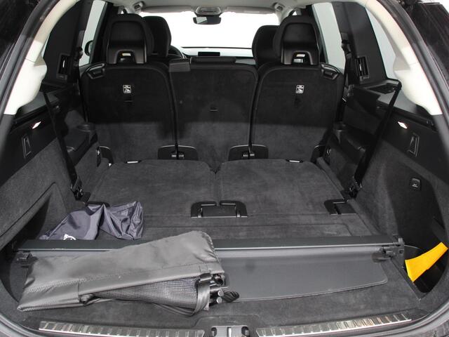 Volvo XC90 2.0 T8 Plug-in hybrid AWD Plus Dark 7 persoons Navigatie Apple Carplay/Android Auto 360 Camera Parkeersensoren Adaptive Cruise Control Full LED Stoel- en stuurverwarming Memory stoelen Climate Control Lichtmetalen velgen
