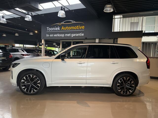 Volvo XC90 2.0 T8 Plug-in hybrid AWD Ultra Dark 7 Pers uitv. MY 26, Panoramadak, Elec. Trekhaak, Luchtvering, Bowers & Wilkens, Stoelverwarming en stuurwielverwarming met massagestoelen