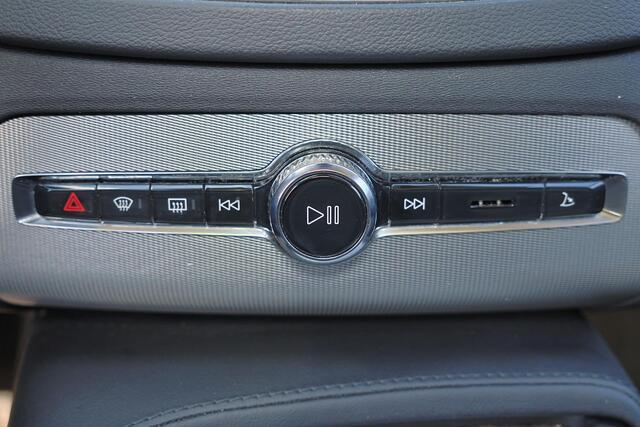 Volvo XC90 T8 Recharge AWD Inscription - Luchtvering - Panorama/schuifdak - IntelliSafe Assist & Surround - 360º Camera - Harman/Kardon audio - Adaptieve LED koplampen - Verwarmde voorstoelen, stuur & achterbank - Parkeersensoren voor & achter - Elektr. bedienb. voo